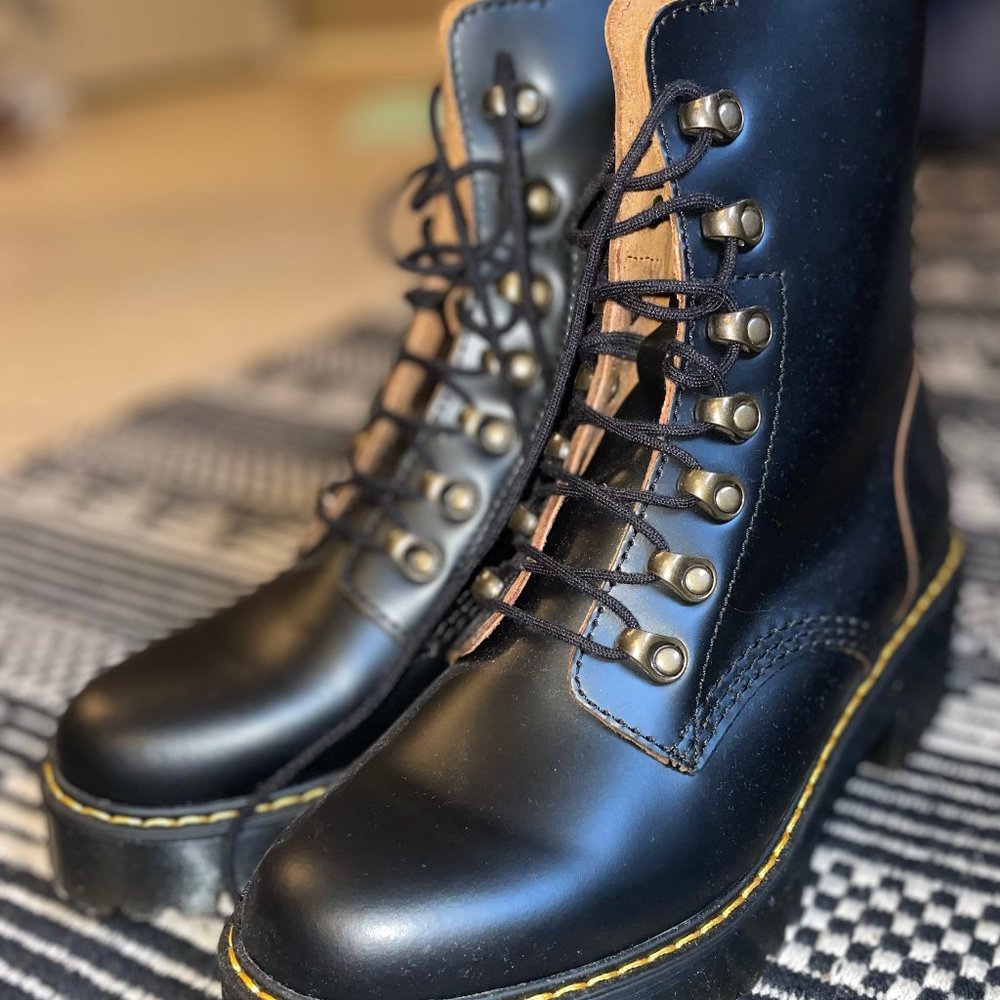 Doc Marten- Leona Women's Vintage Smooth Leather Heeled Boots